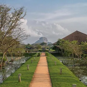 Water Garden - 30 Chic Designed Private Overlooking Sigirija